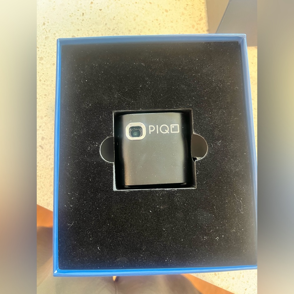 PIQO Smart Mini Projector - Picture 2 of 8